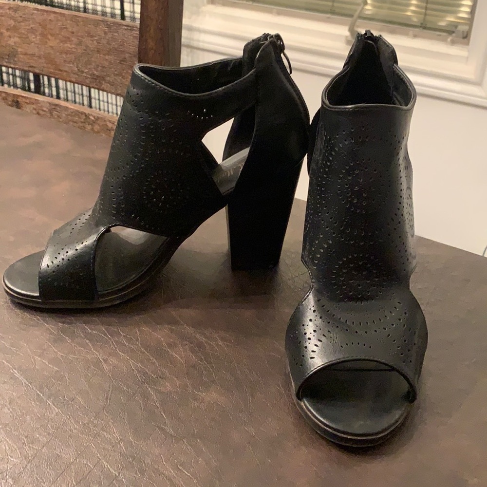 Mark & Maddux block heel/bootie (blk leather)